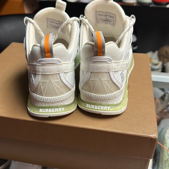 Burberry shoe size 39 euro unisex - Picture 6 of 8